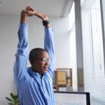 5 ejercicios de pausas activas rápidas para tu oficina