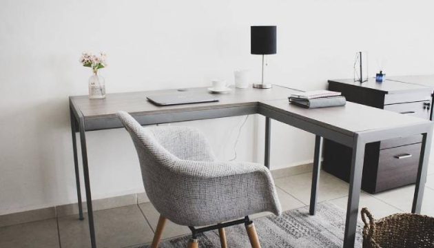 ¿Qué elementos caracterizan una oficina moderna?