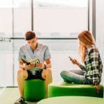 ¿Cómo ayuda el entretenimiento en un espacio de coworking?